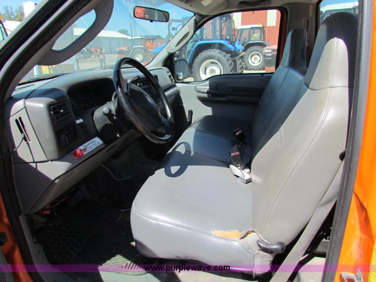 image for item G4772 2003 Ford F250 Super Duty utility pickup truck