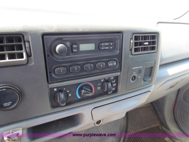 image for item G4772 2003 Ford F250 Super Duty utility pickup truck