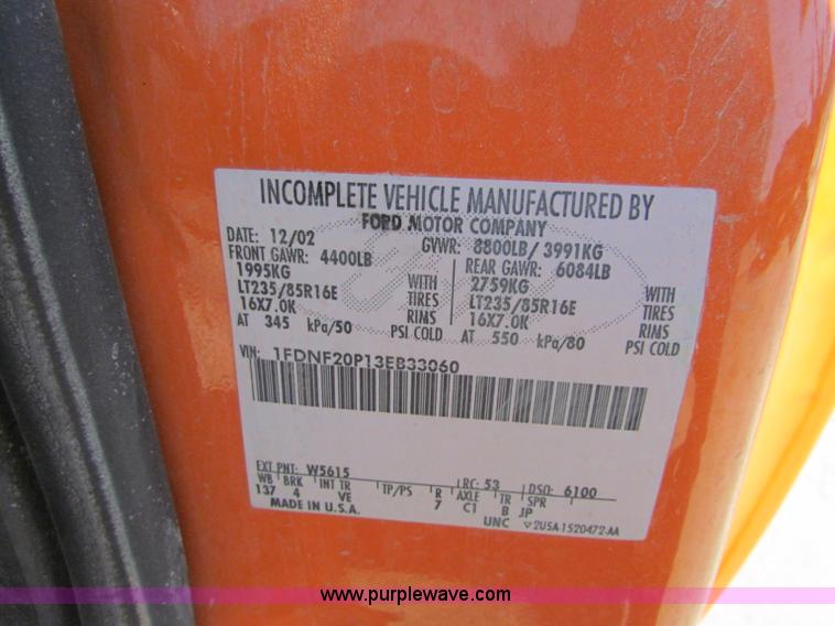 image for item G4772 2003 Ford F250 Super Duty utility pickup truck