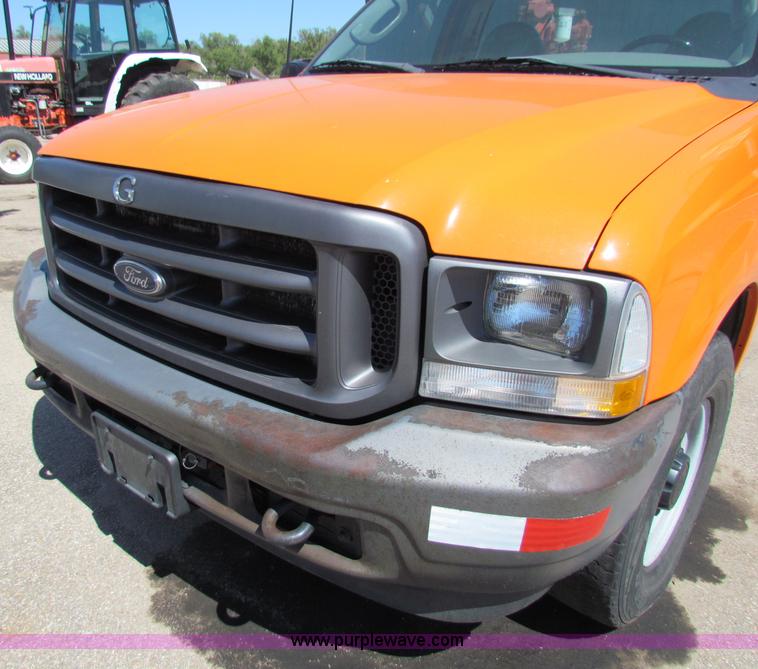 image for item G4772 2003 Ford F250 Super Duty utility pickup truck