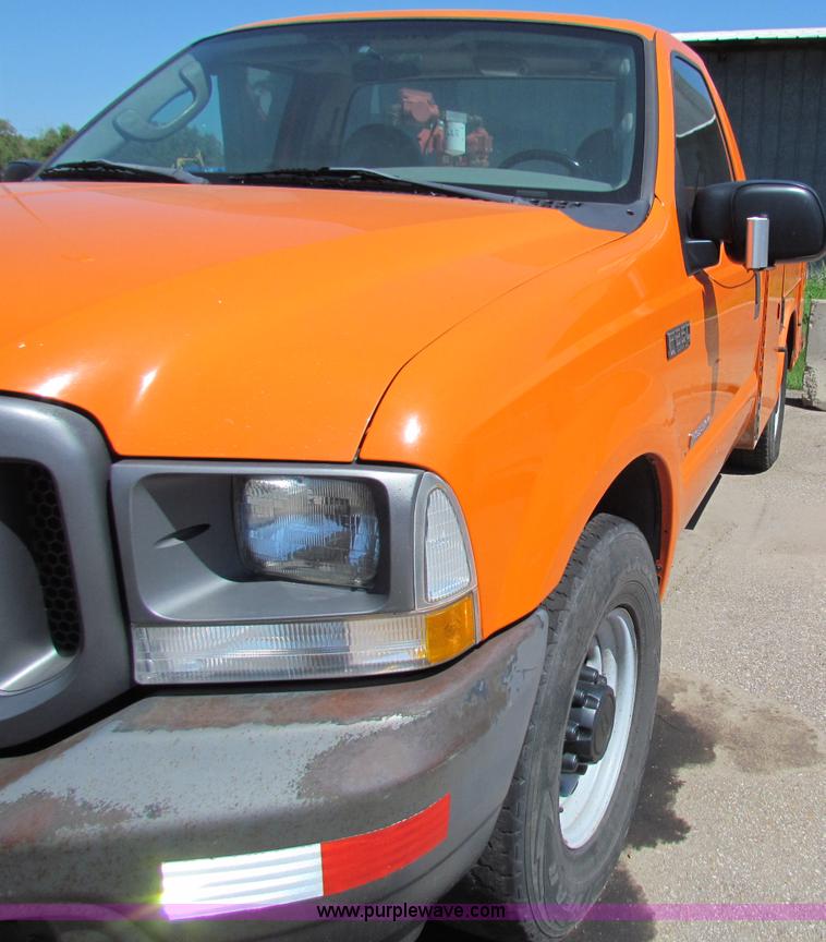 image for item G4772 2003 Ford F250 Super Duty utility pickup truck