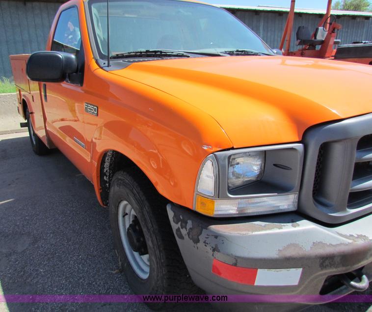 image for item G4772 2003 Ford F250 Super Duty utility pickup truck