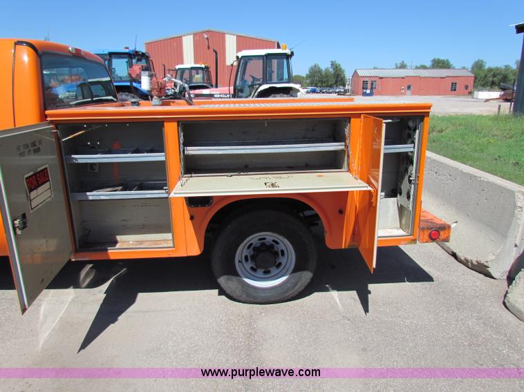 image for item G4772 2003 Ford F250 Super Duty utility pickup truck