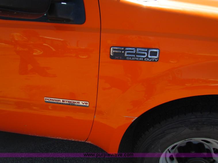image for item G4772 2003 Ford F250 Super Duty utility pickup truck
