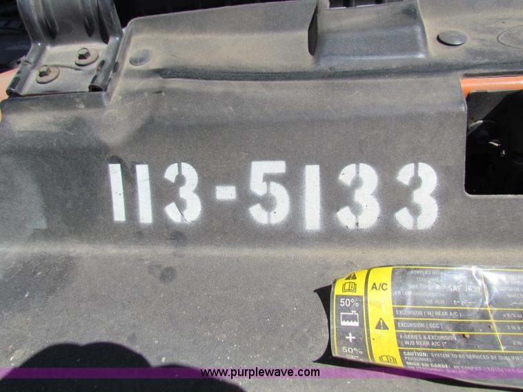 image for item G4772 2003 Ford F250 Super Duty utility pickup truck