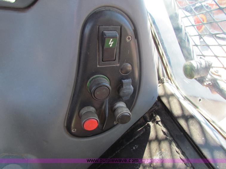 image for item G4775 2000 New Holland TS100 tractor