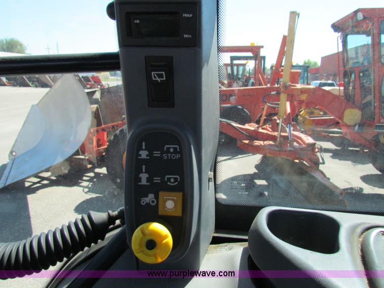 image for item G4775 2000 New Holland TS100 tractor