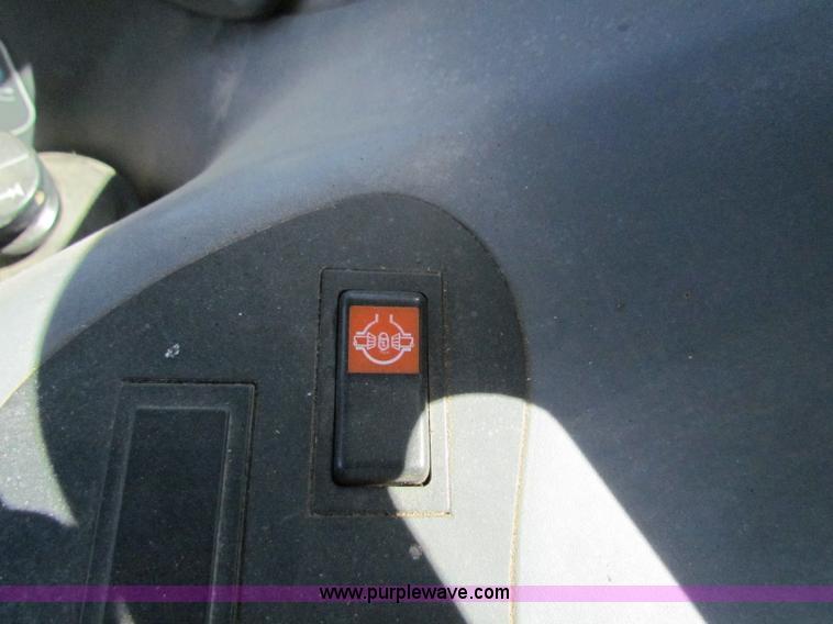 image for item G4775 2000 New Holland TS100 tractor