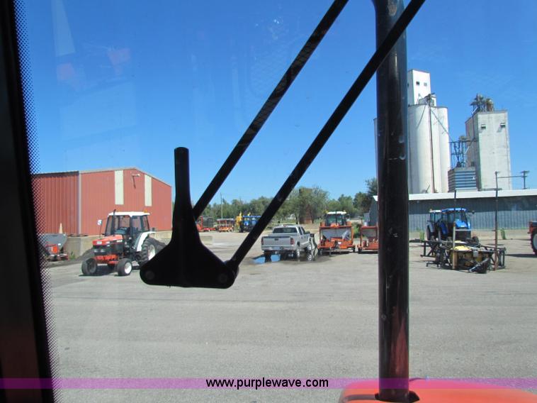 image for item G4775 2000 New Holland TS100 tractor