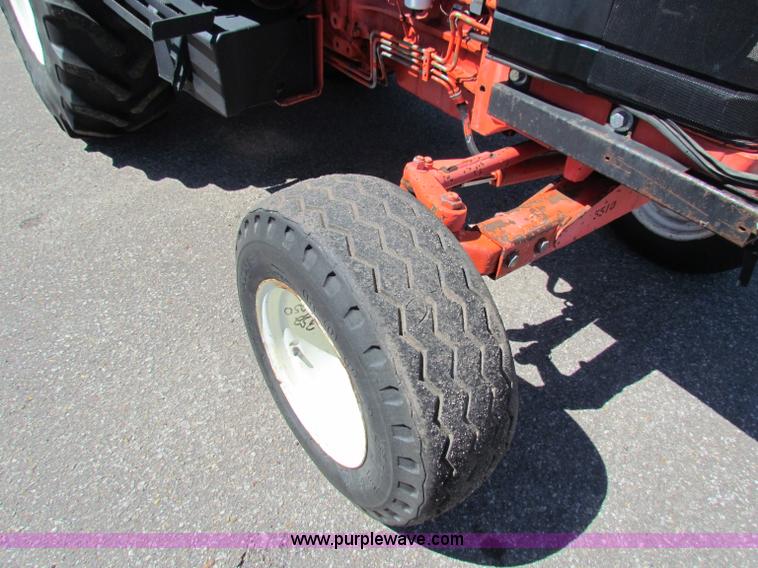 image for item G4775 2000 New Holland TS100 tractor