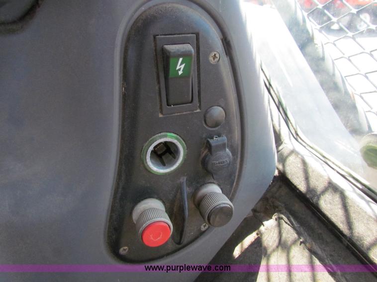 image for item G4776 1999 New Holland TS100 tractor