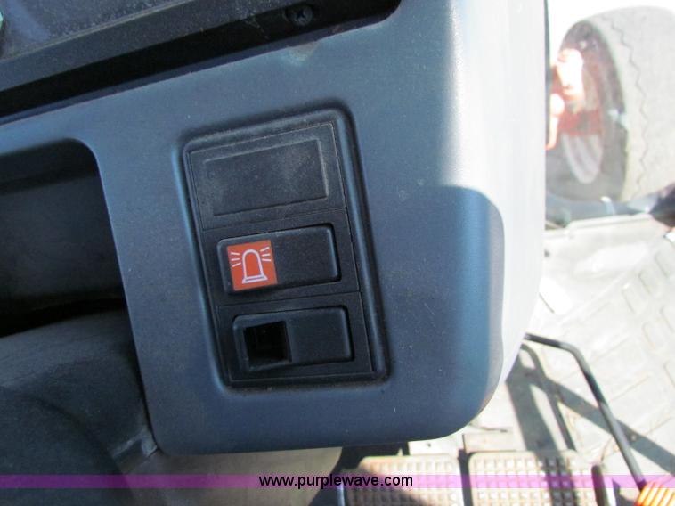 image for item G4776 1999 New Holland TS100 tractor