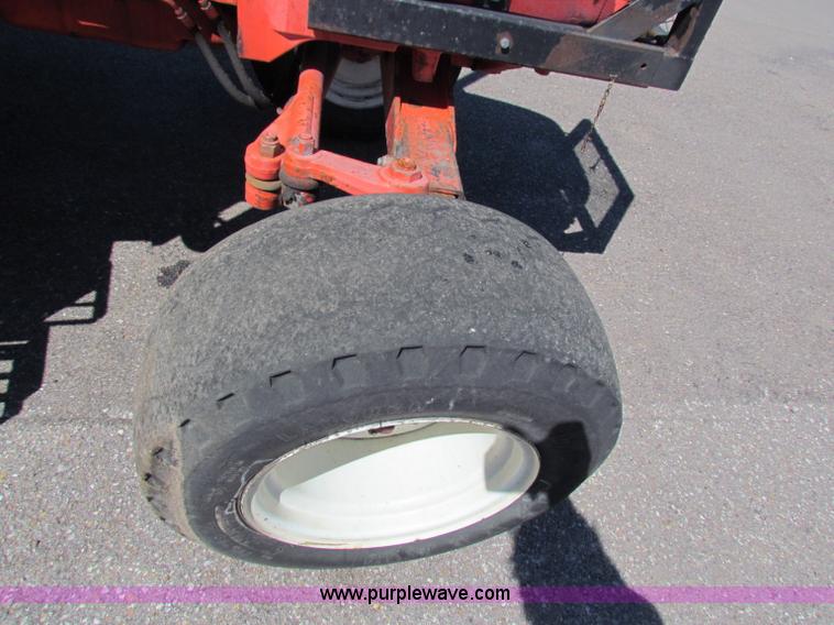 image for item G4776 1999 New Holland TS100 tractor