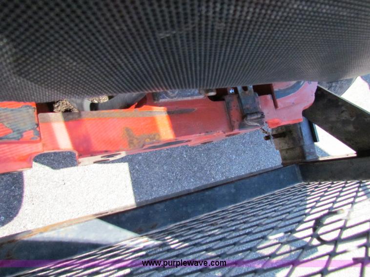 image for item G4776 1999 New Holland TS100 tractor