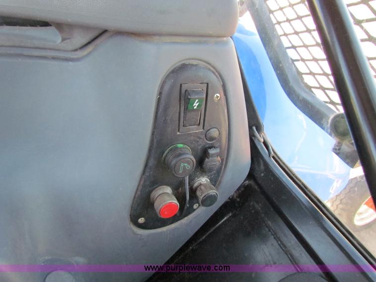 image for item G4778 2001 New Holland TS100 tractor