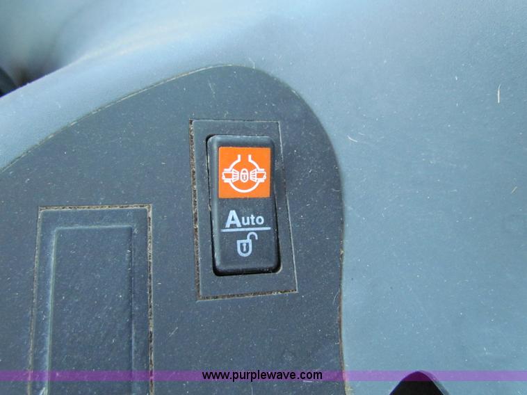 image for item G4778 2001 New Holland TS100 tractor