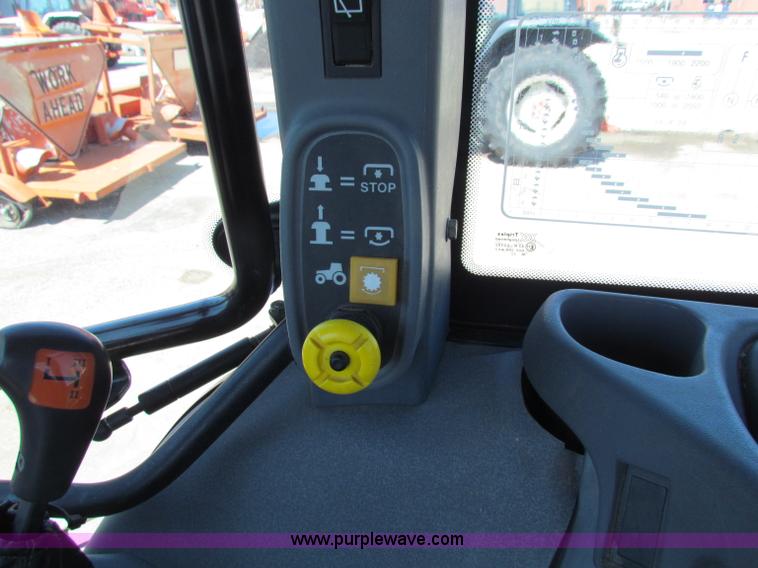 image for item G4778 2001 New Holland TS100 tractor