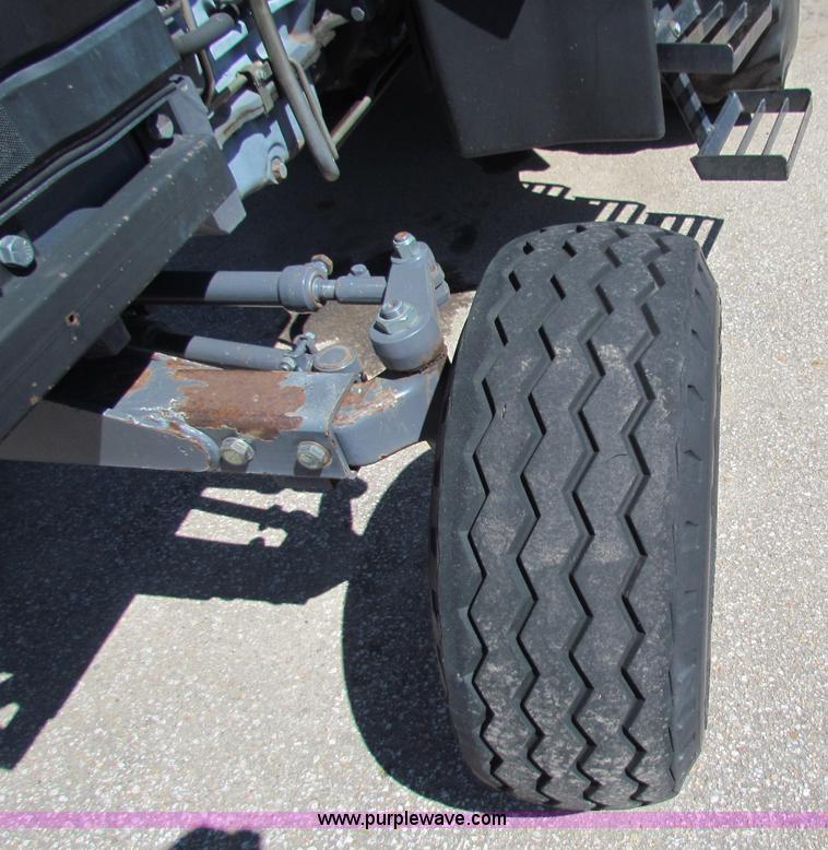 image for item G4778 2001 New Holland TS100 tractor