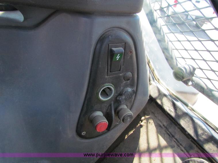 image for item G4780 2000 New Holland TS100 tractor