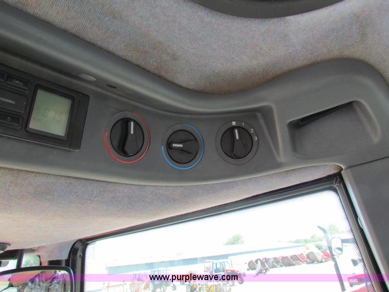 image for item G4780 2000 New Holland TS100 tractor