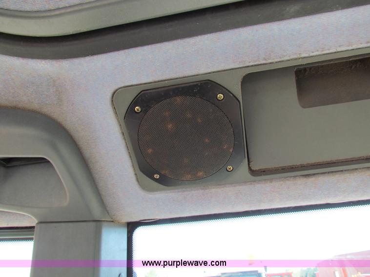 image for item G4780 2000 New Holland TS100 tractor