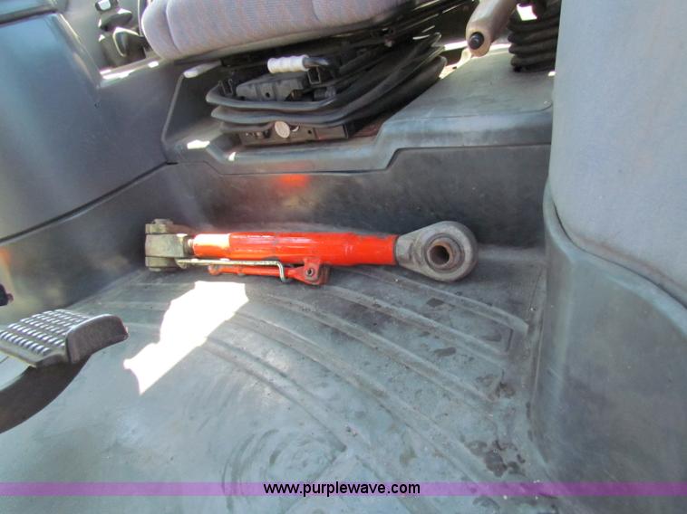 image for item G4780 2000 New Holland TS100 tractor