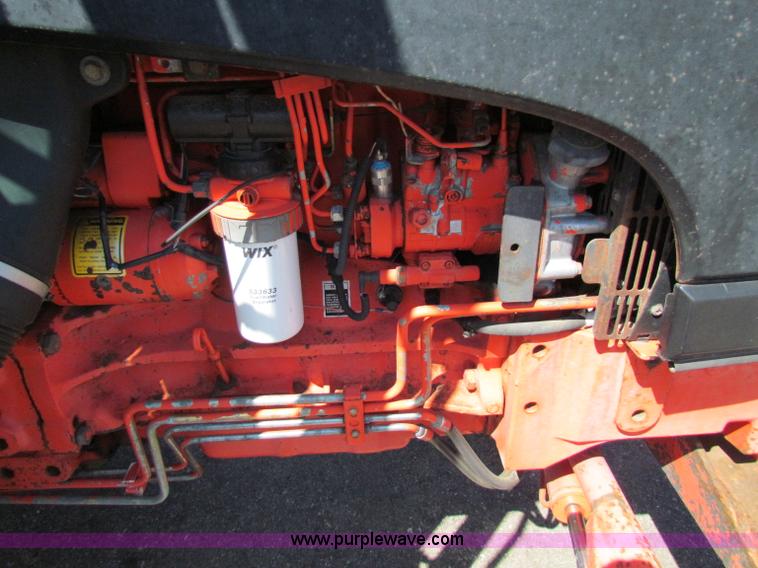 image for item G4780 2000 New Holland TS100 tractor