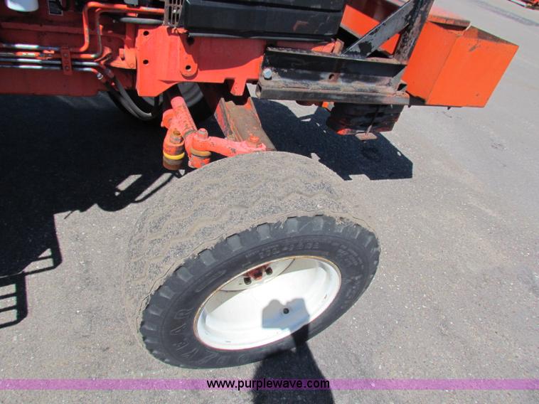 image for item G4780 2000 New Holland TS100 tractor