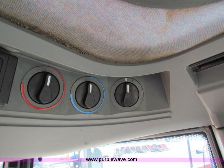 image for item G4781 1996 New Holland 6640SL tractor