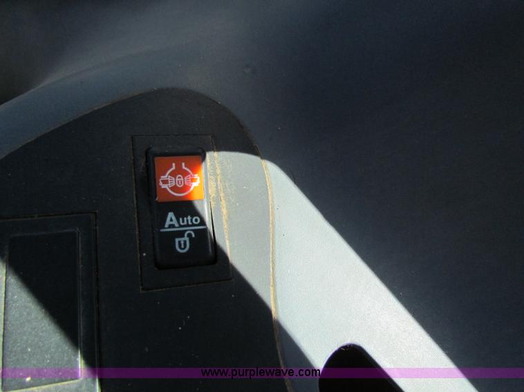 image for item G4784 2002 New Holland TS100 tractor