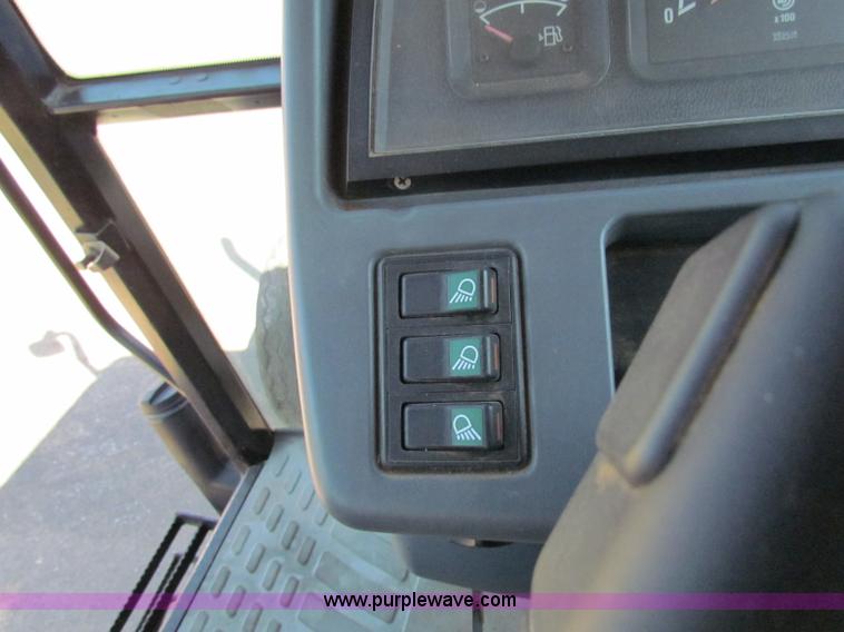 image for item G4784 2002 New Holland TS100 tractor