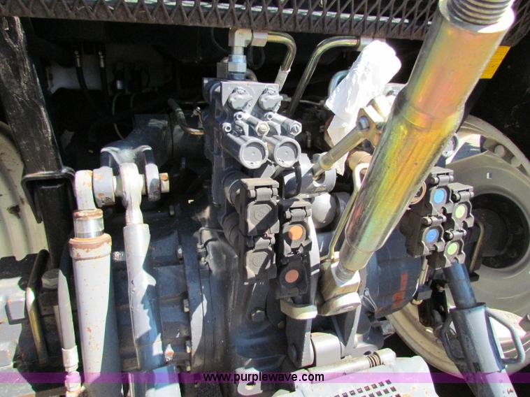 image for item G4784 2002 New Holland TS100 tractor