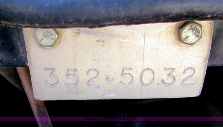 image for item G4784 2002 New Holland TS100 tractor