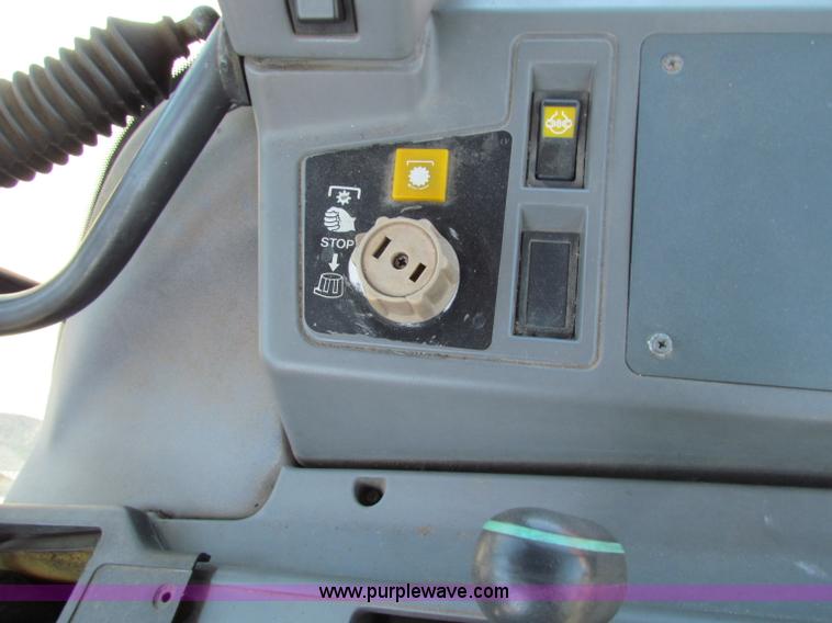 image for item G4786 1998 New Holland 6640SL tractor