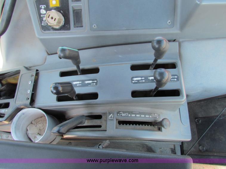 image for item G4786 1998 New Holland 6640SL tractor