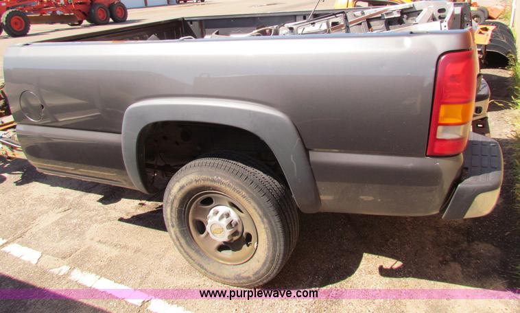 image for item G4789 2002 Chevrolet 2500 HD chassis