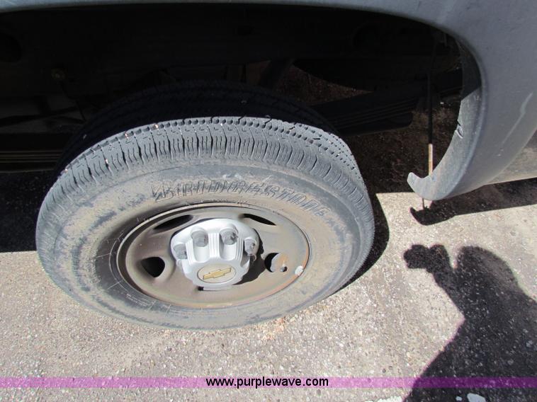 image for item G4789 2002 Chevrolet 2500 HD chassis
