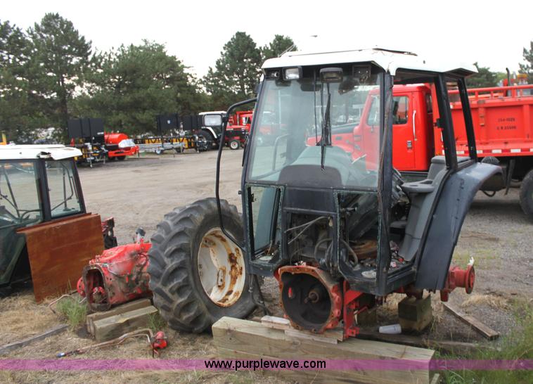 image for item G4793 1999 New Holland TS100 tractor