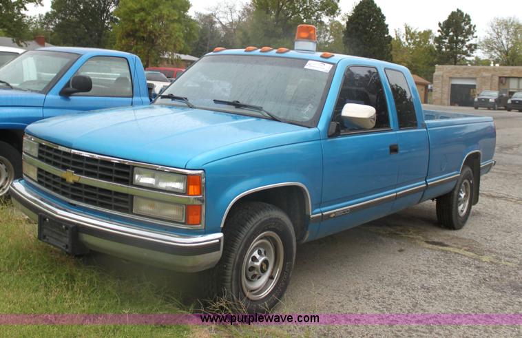 image for item G4794 1992 Chevrolet C3500 pickup truck