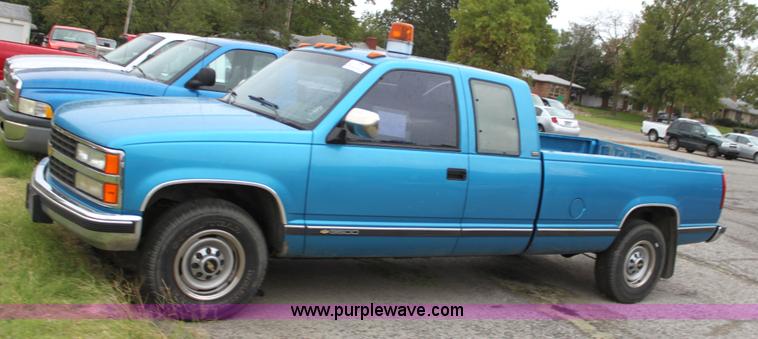 image for item G4794 1992 Chevrolet C3500 pickup truck