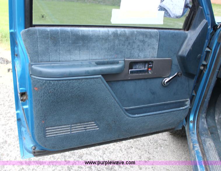 image for item G4794 1992 Chevrolet C3500 pickup truck