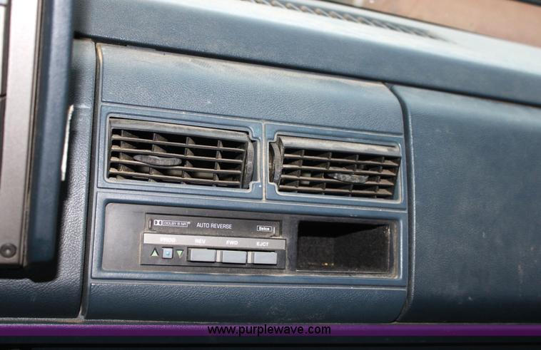 image for item G4794 1992 Chevrolet C3500 pickup truck