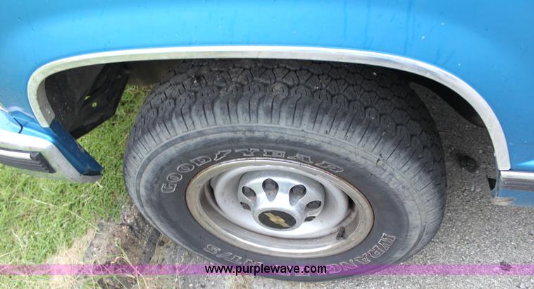 image for item G4794 1992 Chevrolet C3500 pickup truck