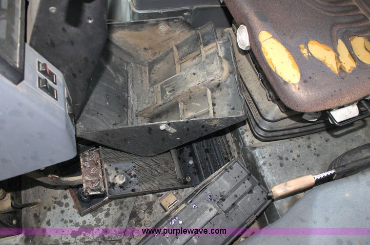 image for item G4795 1996 New Holland 6640SL tractor