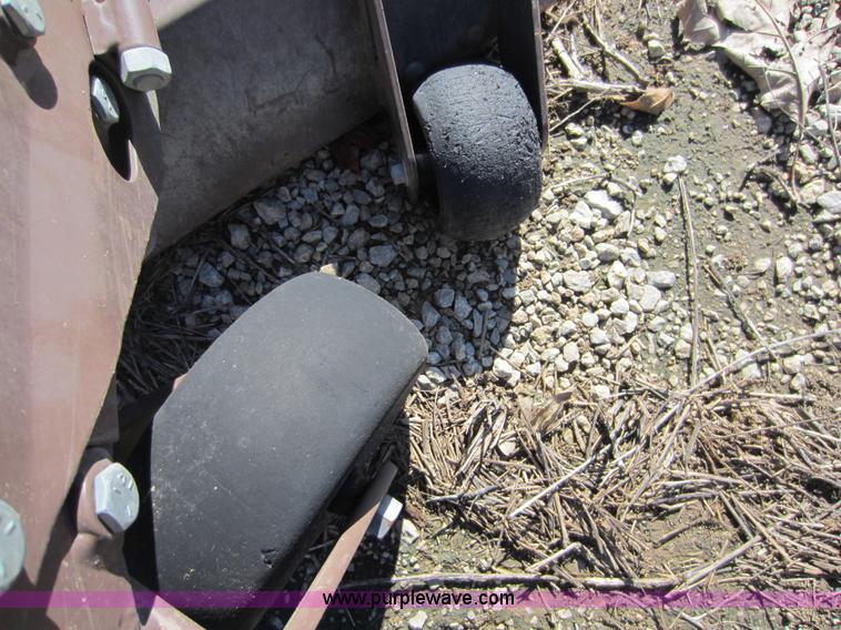 image for item G4822 2004 Grasshopper 722-D2 lawn mower