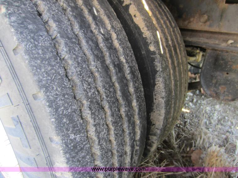 image for item G4827 2005 Trail-Eze TE401 trailer