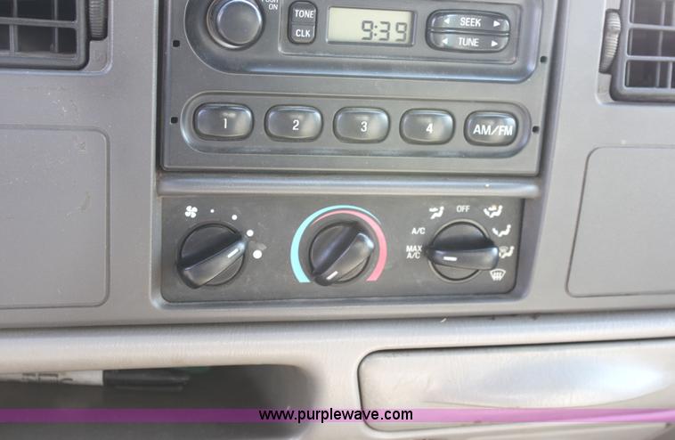 image for item G4847 2000 Ford F350 XL Super Duty pickup truck