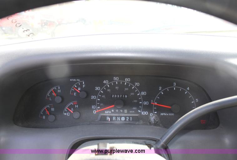 image for item G4847 2000 Ford F350 XL Super Duty pickup truck