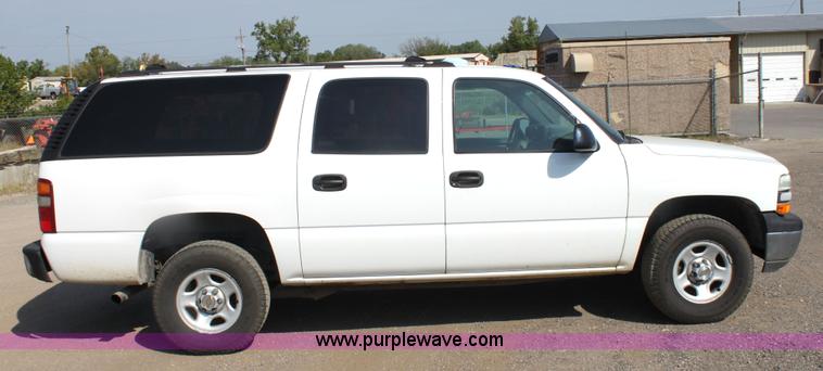 image for item G4848 2001 Chevrolet Suburban C1500 SUV