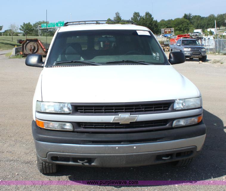 image for item G4848 2001 Chevrolet Suburban C1500 SUV